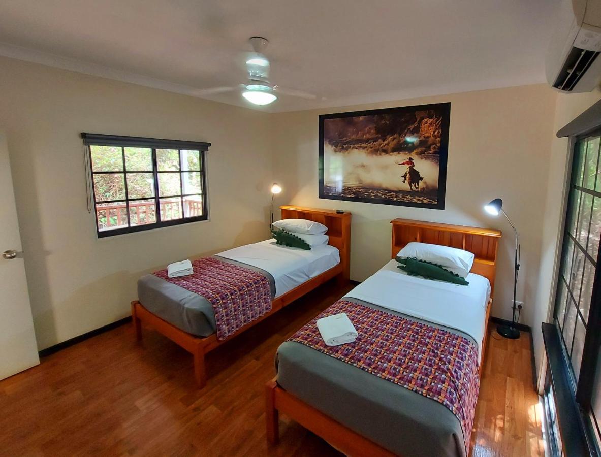 Litchfield Tourist Park Hotel Batchelor Bagian luar foto