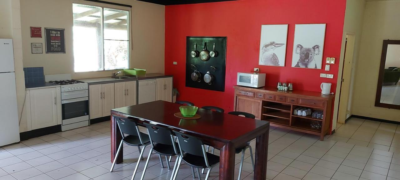 Litchfield Tourist Park Hotel Batchelor Bagian luar foto