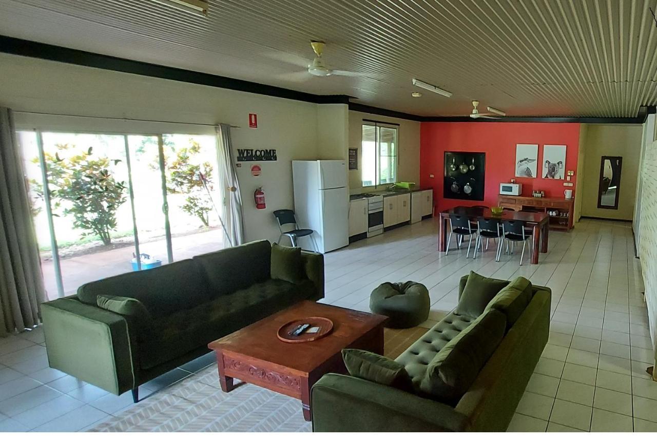 Litchfield Tourist Park Hotel Batchelor Bagian luar foto
