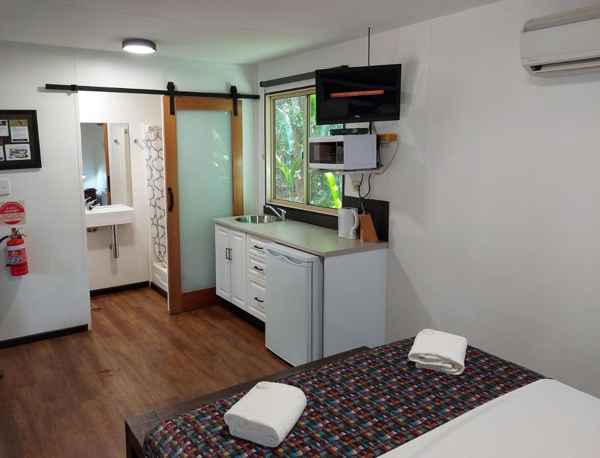 Litchfield Tourist Park Hotel Batchelor Bagian luar foto