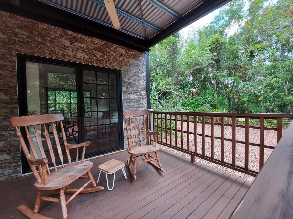 Litchfield Tourist Park Hotel Batchelor Bagian luar foto