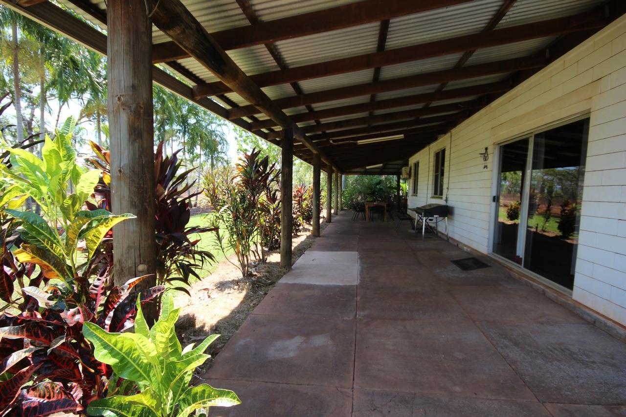 Litchfield Tourist Park Hotel Batchelor Bagian luar foto